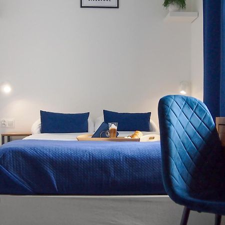 Mile Gdansk Airport & Parking Dlugoterminowy Bed and Breakfast Buitenkant foto