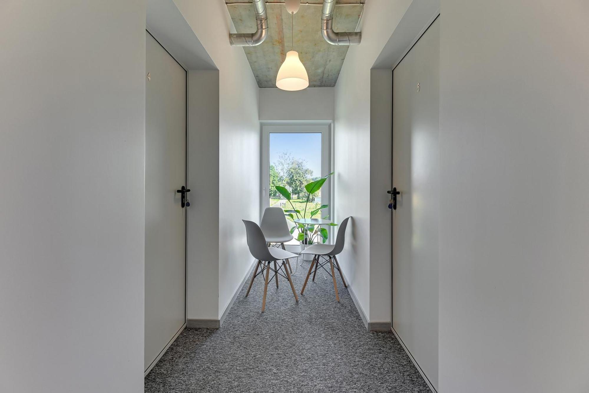Mile Gdansk Airport & Parking Dlugoterminowy Bed and Breakfast Buitenkant foto