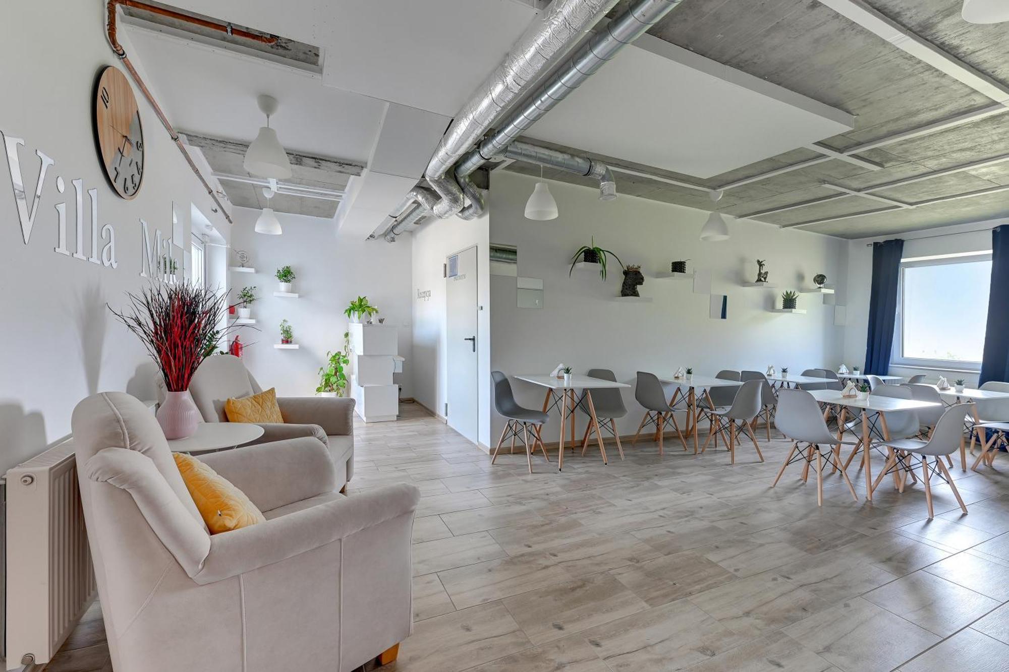 Mile Gdansk Airport & Parking Dlugoterminowy Bed and Breakfast Buitenkant foto
