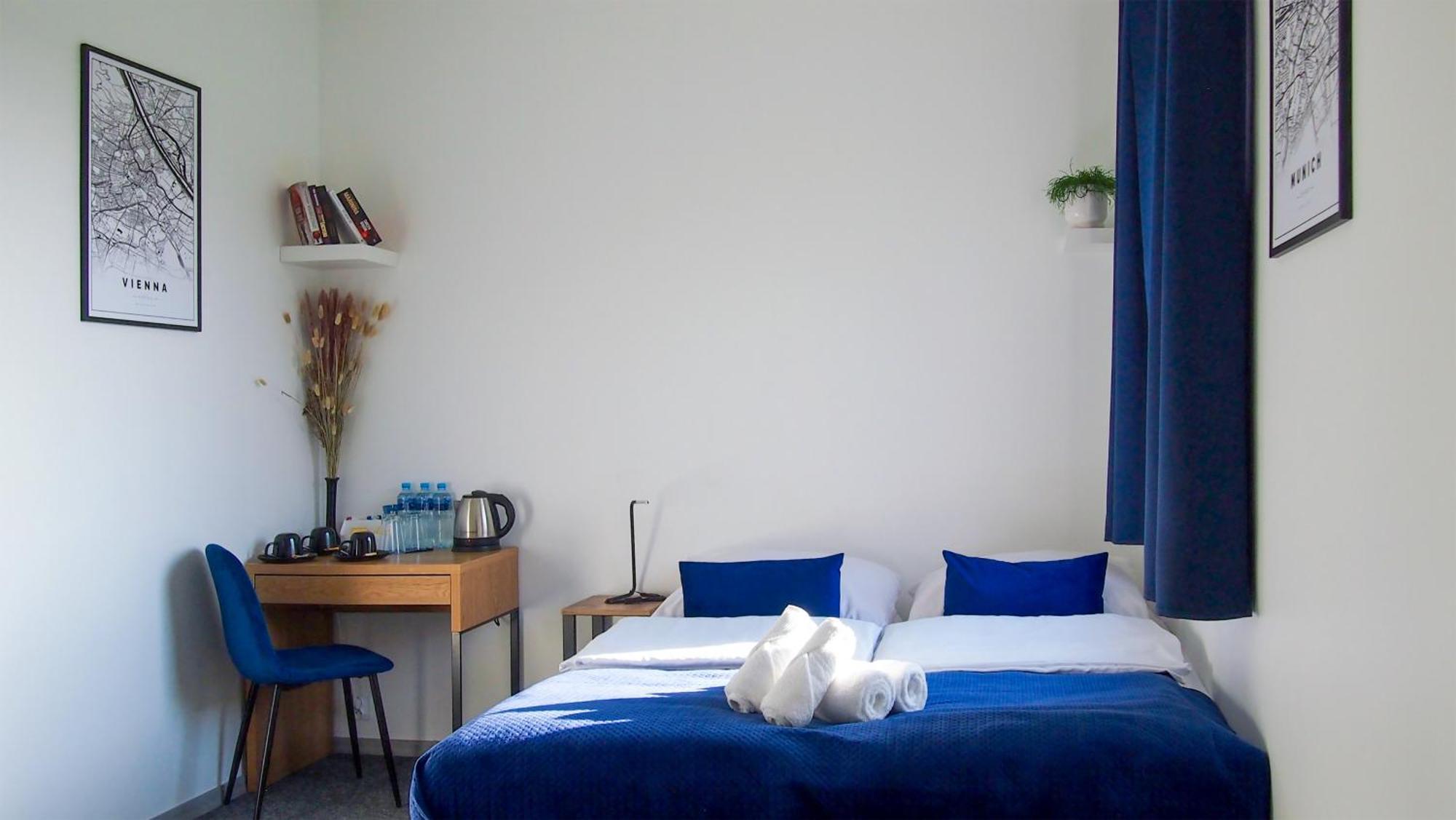 Mile Gdansk Airport & Parking Dlugoterminowy Bed and Breakfast Buitenkant foto