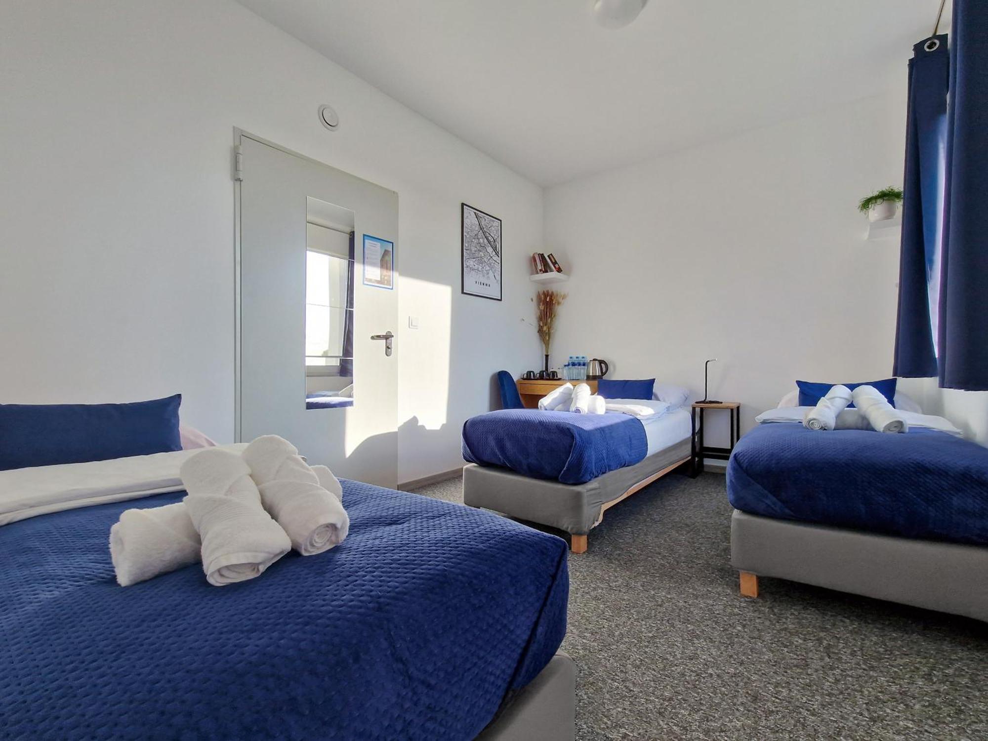 Mile Gdansk Airport & Parking Dlugoterminowy Bed and Breakfast Buitenkant foto