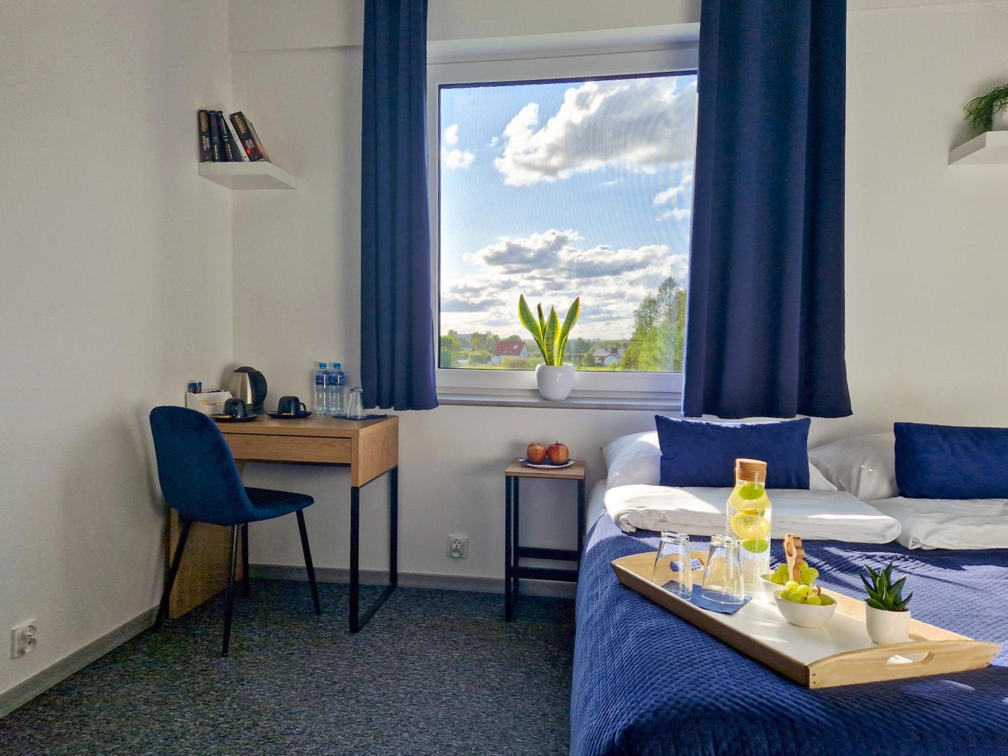 Mile Gdansk Airport & Parking Dlugoterminowy Bed and Breakfast Buitenkant foto