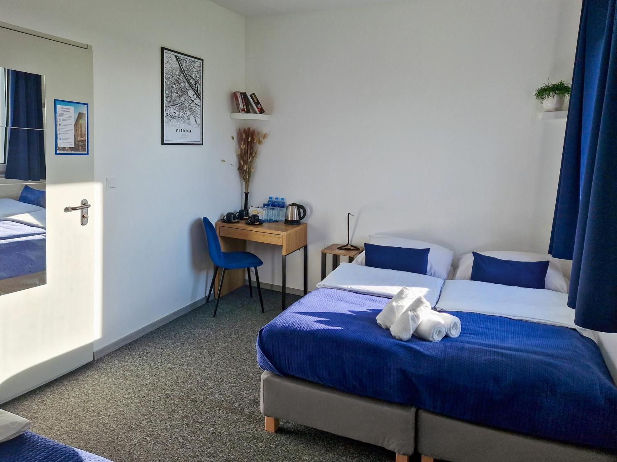 Mile Gdansk Airport & Parking Dlugoterminowy Bed and Breakfast Buitenkant foto
